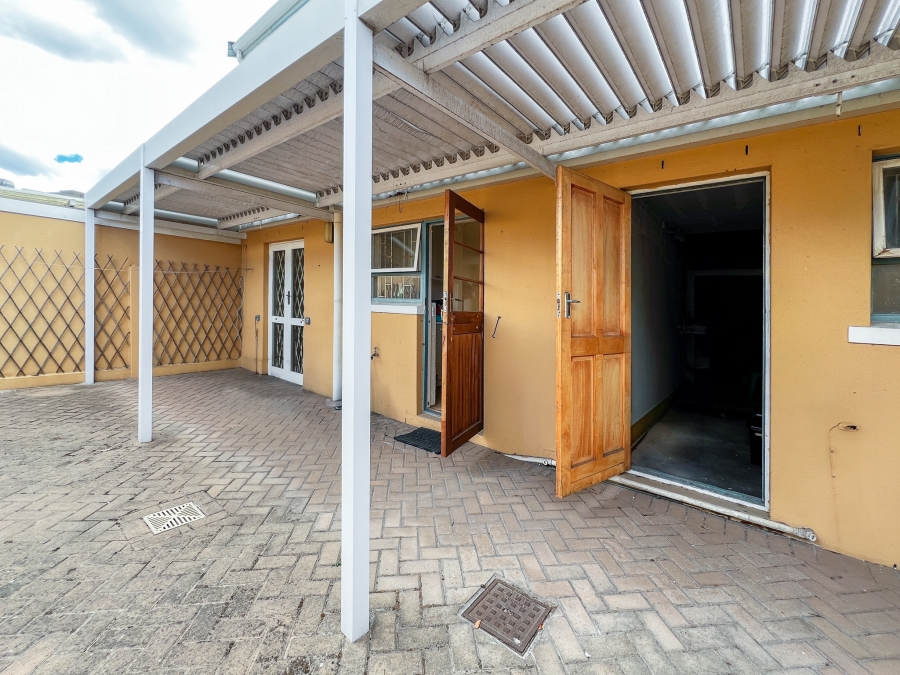 3 Bedroom Property for Sale in Bergvliet Western Cape